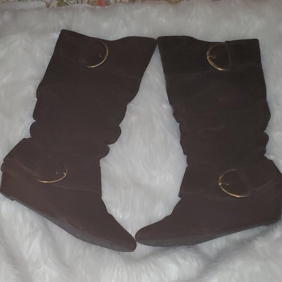 White Mountian Size 7M Brown Suede Wedge Boot - Picture 3 of 6